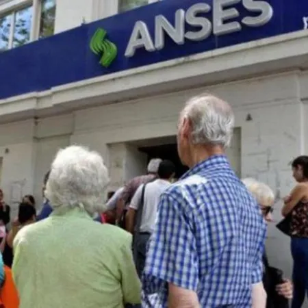 ¿Por qué el bono jubilados mínimo está congelado y cuánto pierde frente a la inflación?