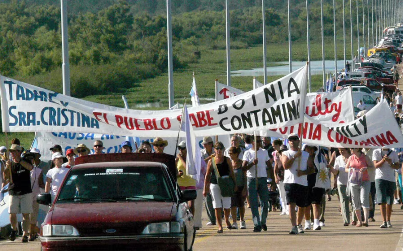 Entre embajadas y papeleras: los oscuros 'secretos' de los cables gringos desde Uruguay