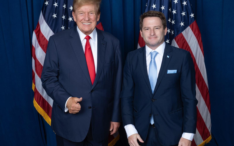 Senador Campbell se reúne con Trump en Miami: ¿una amistad política o jugada electoral?