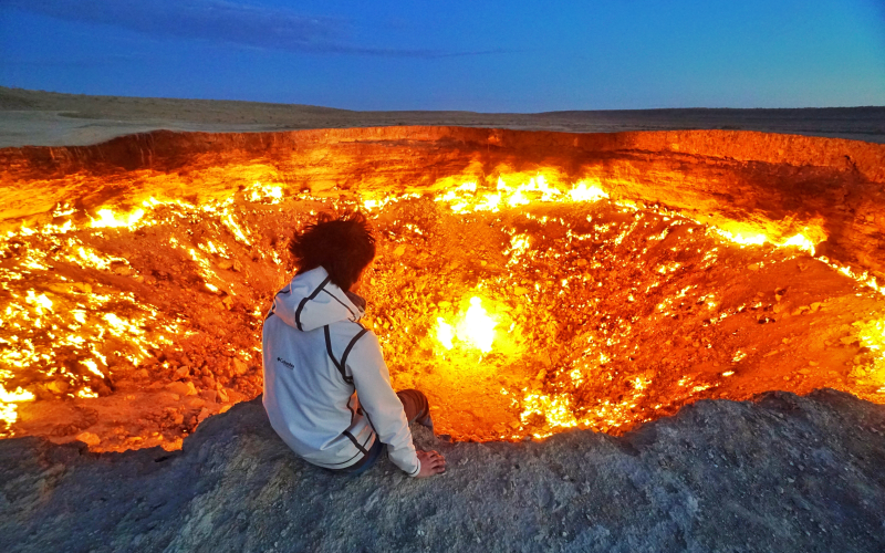 El enigma del cráter Darvaza: la apertura de las puertas del fuego eterno