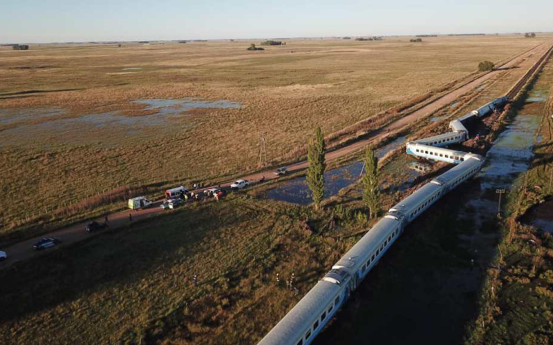 Rieles oxidados, pasajeros olvidados: un año sin tren de Bahía Blanca a Buenos Aires