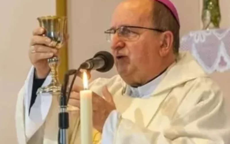 No me quemés: Arzobispo que agredió a sus monjas, manejaba borracho y sin carnet | VIDEO