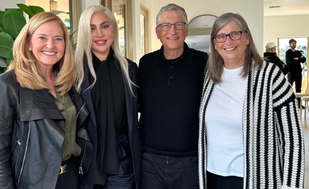 Las hermanas de Gates estuvieron presentes en la grabación de la charla del ejecutivo y de la artista. (Gates Notes)